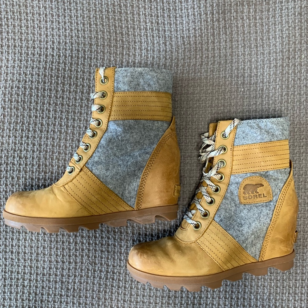 Sorel Lexie Wedge in Camel brown